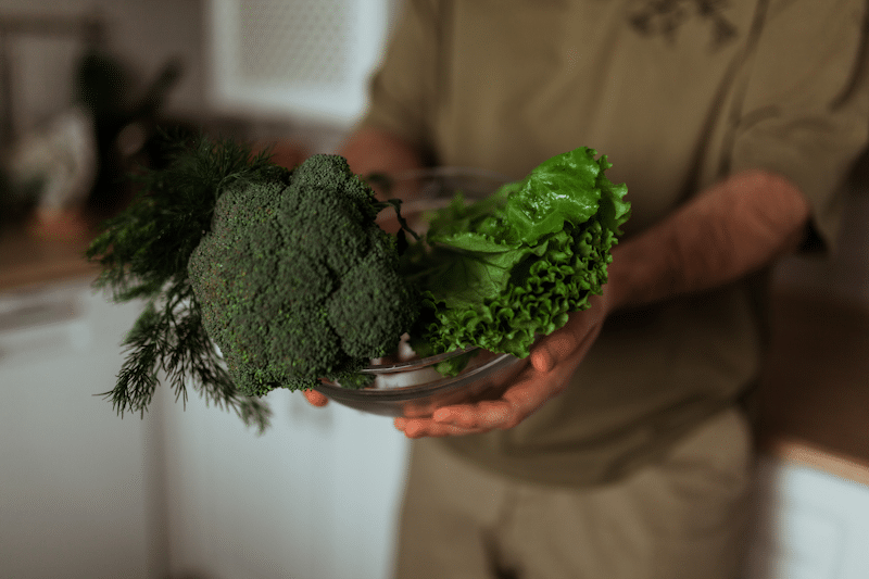 Spinach, kale, and broccoli are rich in antioxidants and vitamins that support joint health